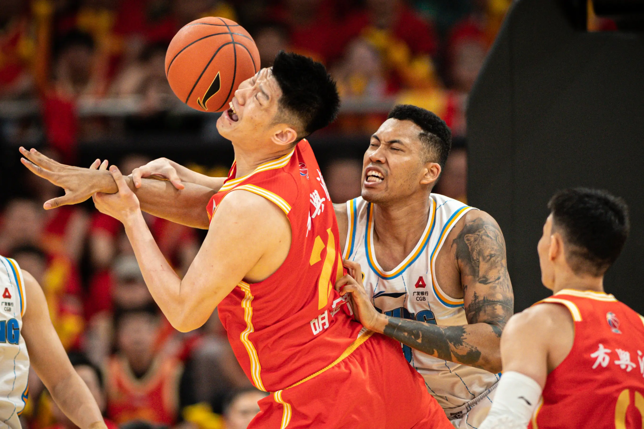 窗口期克里夫兰骑士绝杀压哨——CBA季后赛节点到来；质疑声仍在；年轻球员得到机会的简单介绍