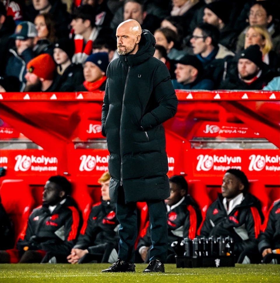 包含今夜足总杯传出新动向，曼联战术微调，管理层表态：态度坚定，资深球员宣示担当的词条