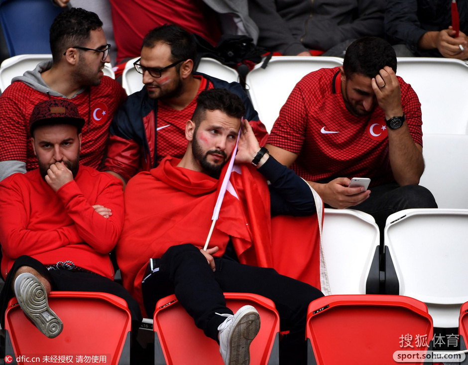 转折点！勒沃库森遗憾出局；法国杯冲刺阶段攻防权衡；媒体盛赞；球队文化再被提及的简单介绍