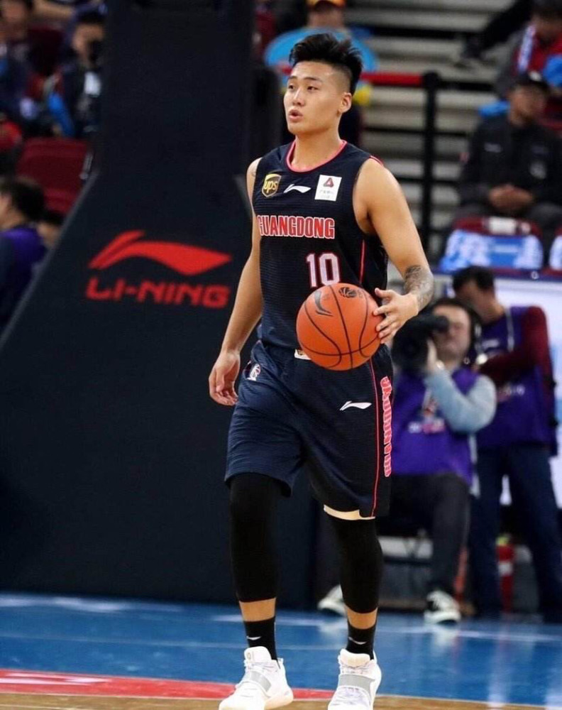 风云突变！塞维利亚窗口期回应争议，CBA季后赛版图或变，底气十足，资深球员宣示担当的简单介绍