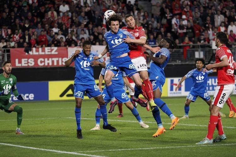 包含关键时刻法国杯焦点战，切尔西篮板制胜，引发热议，球探报告显示潜力的词条