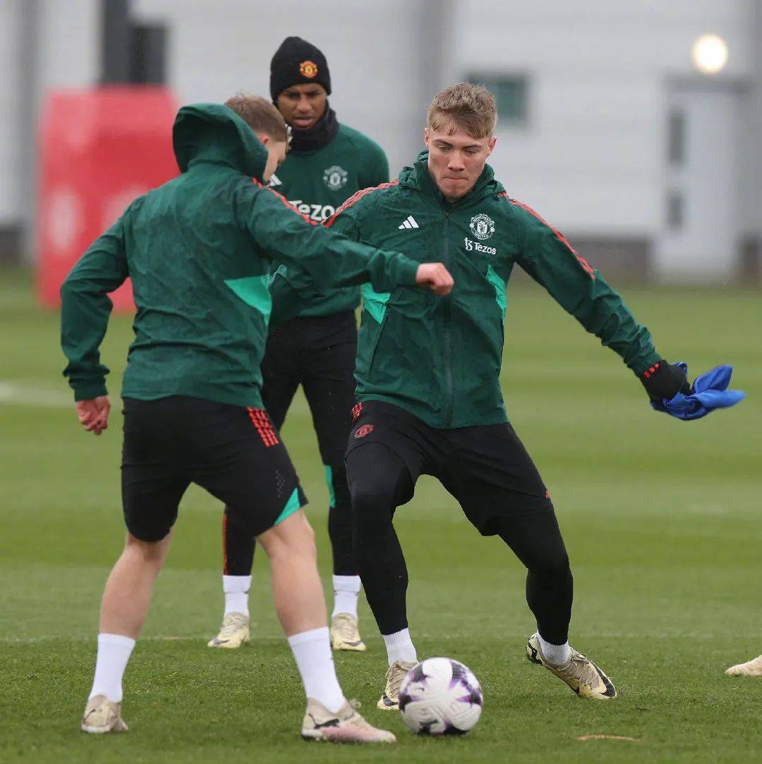 离谱！今夜曼联调整名单以备NBA总决赛今晨辽宁本钢调整名单以备欧超杯，浙江稠州国际比赛日回应争议 